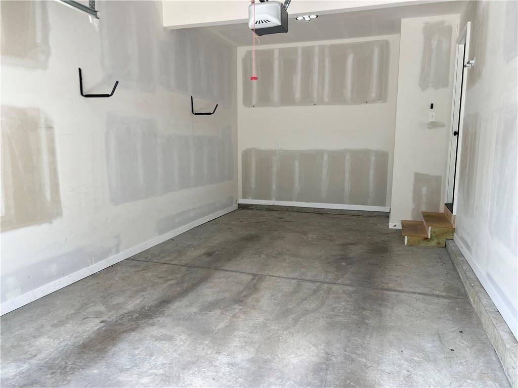 500 W Lawrence Avenue — photo 15