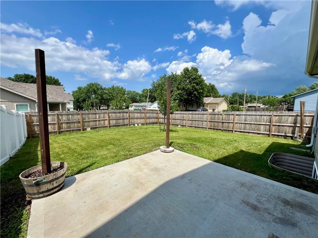 500 W Lawrence Avenue — photo 16