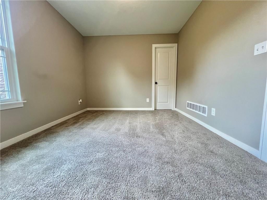500 W Lawrence Avenue — photo 21