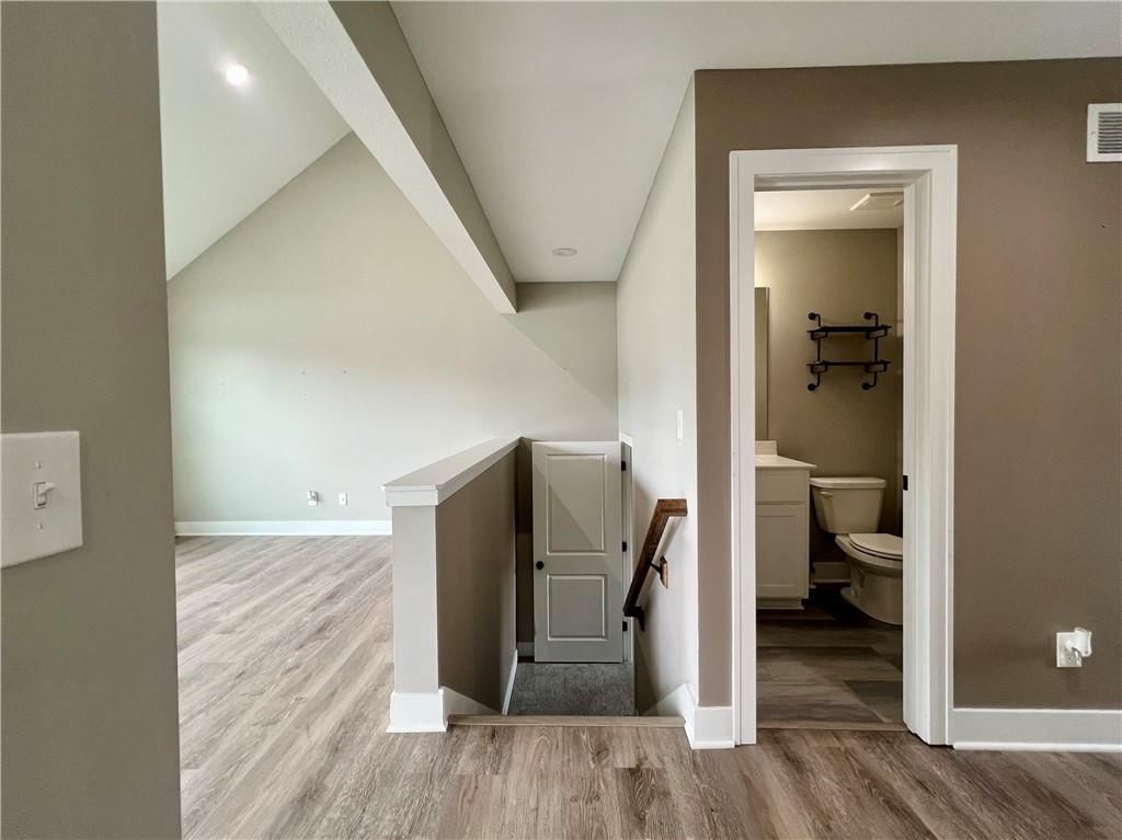 500 W Lawrence Avenue — photo 27