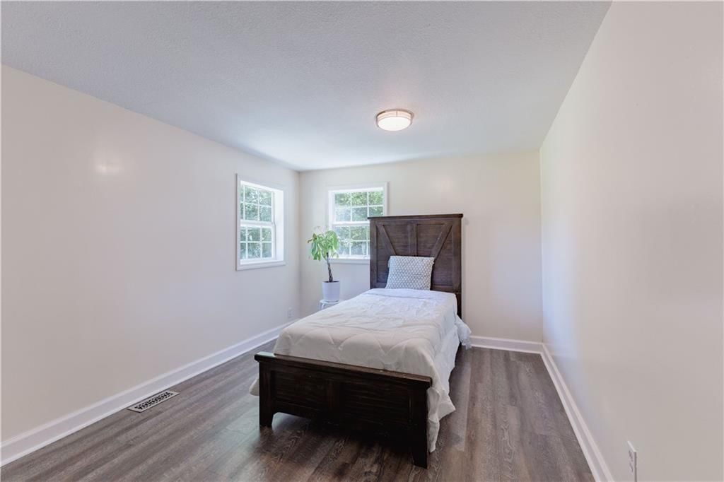 2900 Woodend Avenue — photo 12
