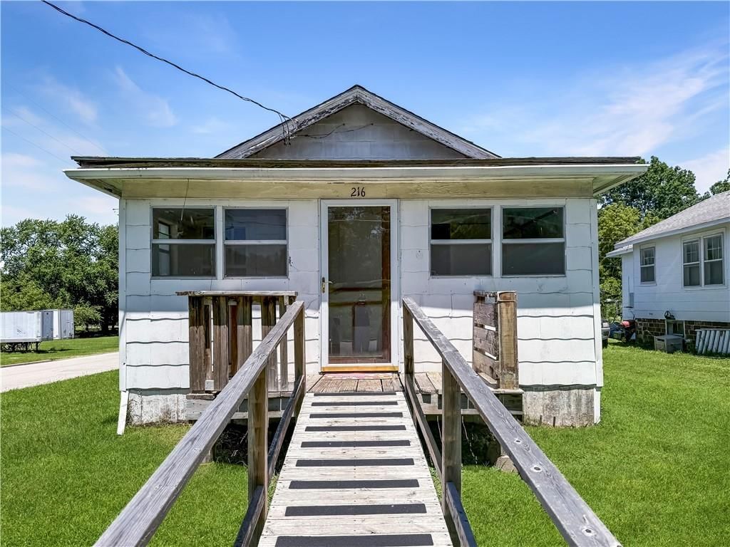 216 W 22nd Street, Higginsville, MO