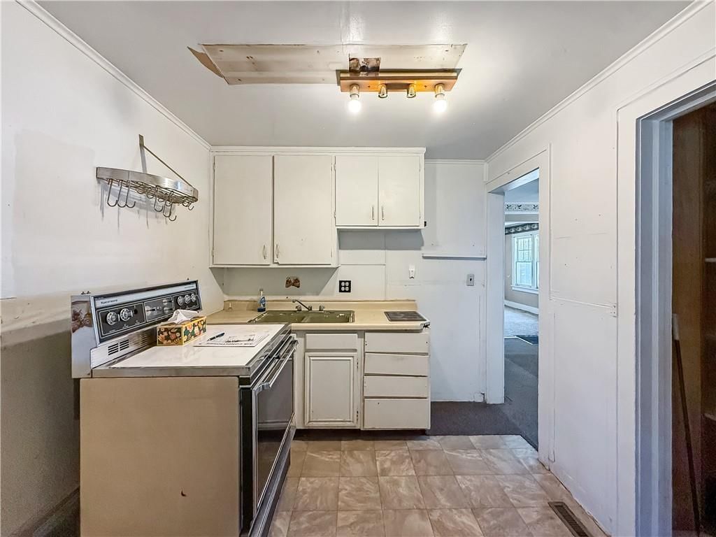 216 W 22nd Street — photo 10
