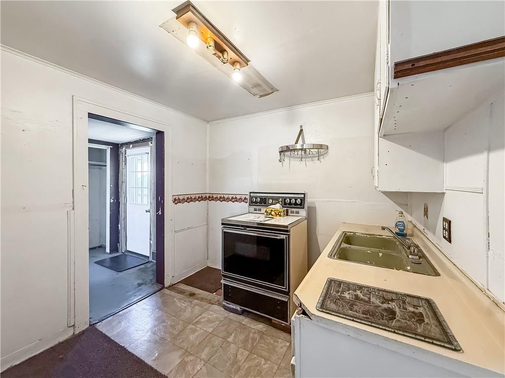 216 W 22nd Street — photo 11