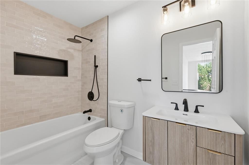 8547 N Robinhood Avenue — photo 11