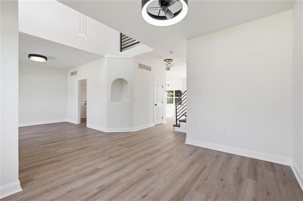 8547 N Robinhood Avenue — photo 12