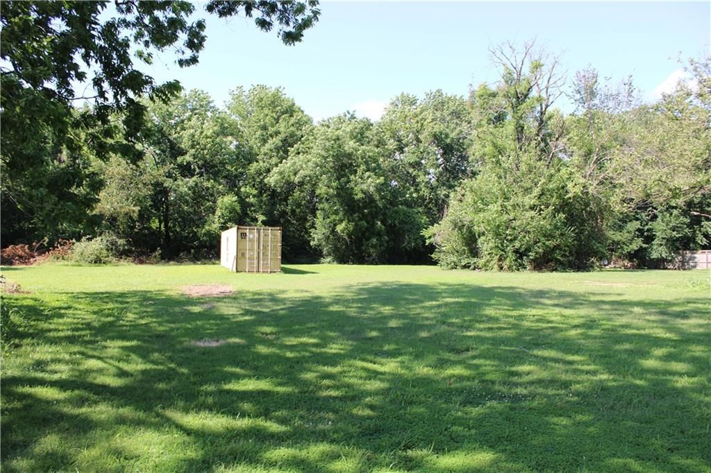 123 E Atkinson Avenue — photo 24