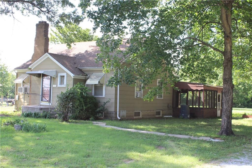 123 E Atkinson Avenue — photo 26