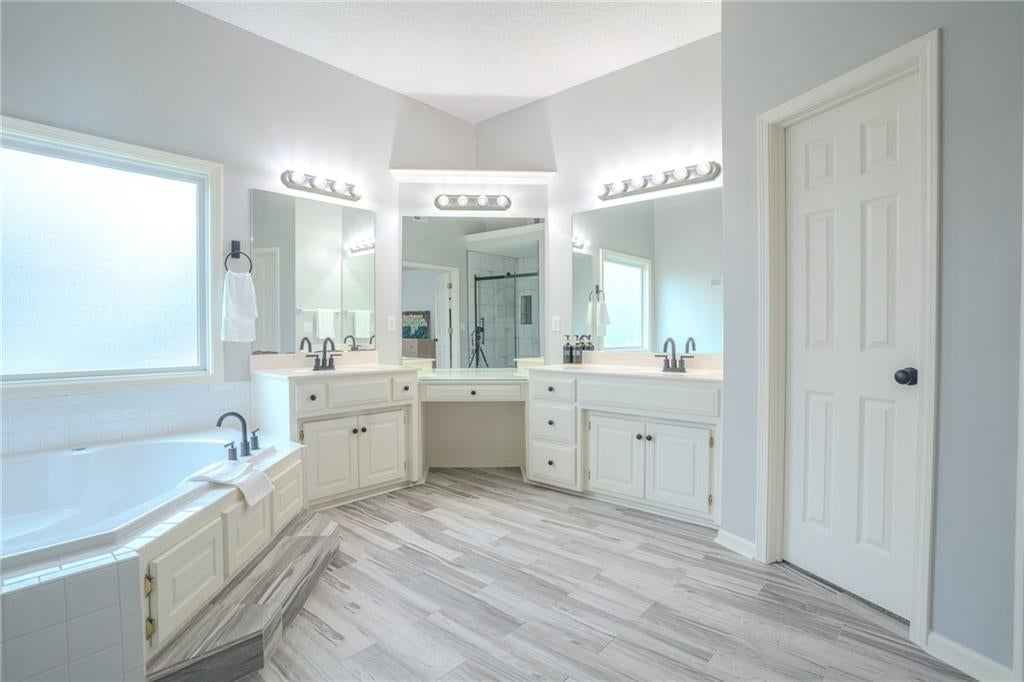 13918 Parkhill Street — photo 29