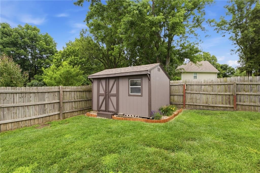 205 Apple Valley Parkway — photo 26