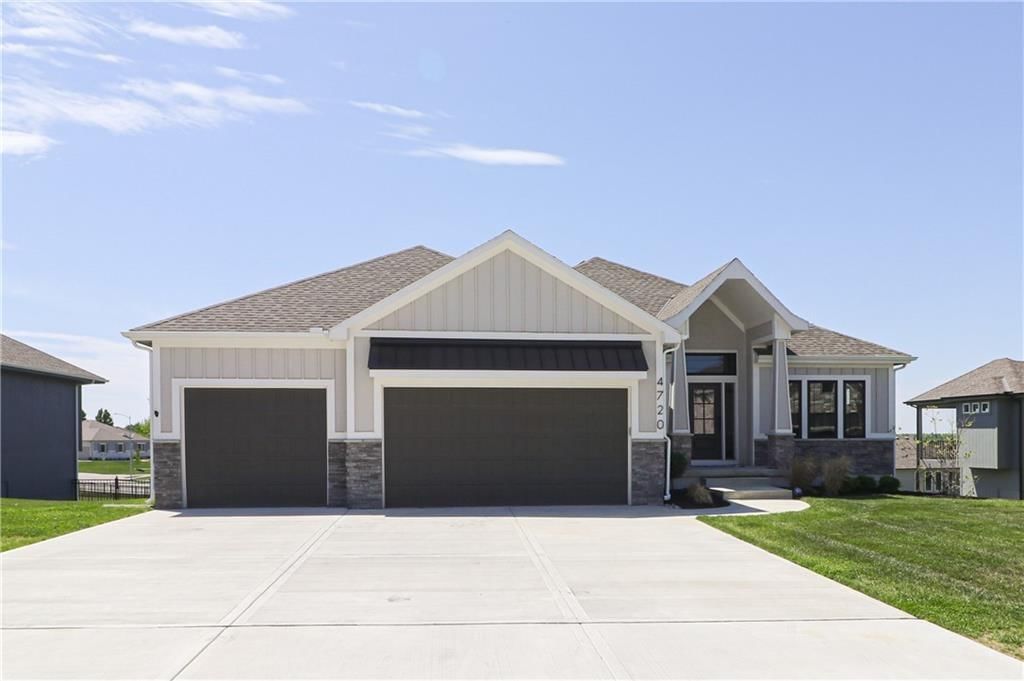 4720 NE Freehold Drive — photo 1