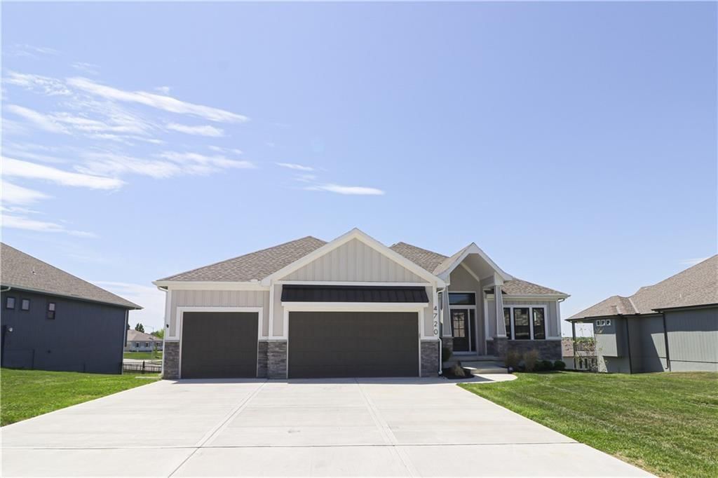 4720 NE Freehold Drive — photo 3