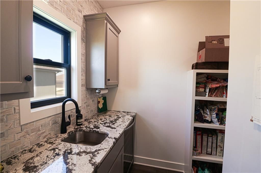 4720 NE Freehold Drive — photo 10