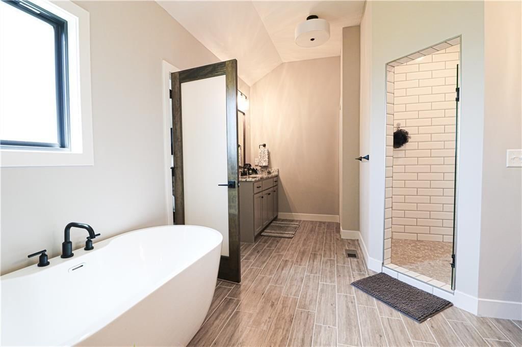 4720 NE Freehold Drive — photo 16