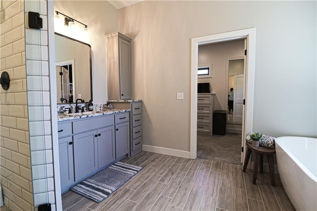 4720 NE Freehold Drive — photo 17
