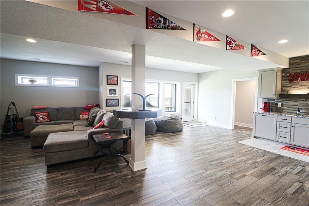 4720 NE Freehold Drive — photo 30