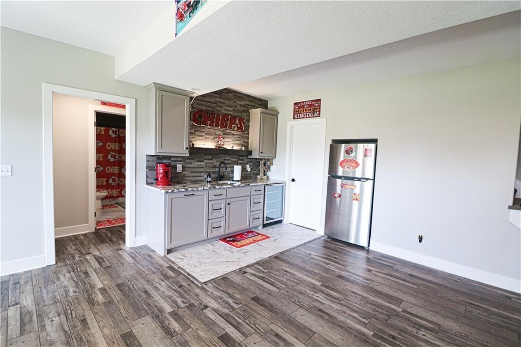 4720 NE Freehold Drive — photo 31