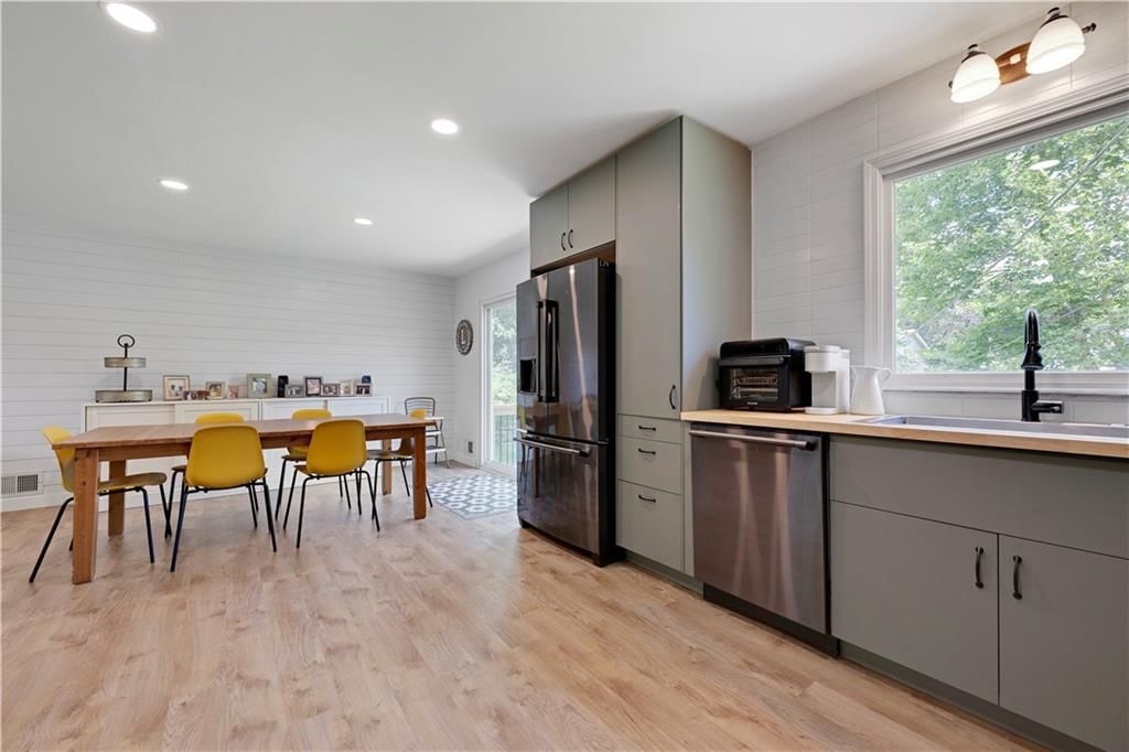 8929 Grandview Drive — photo 10