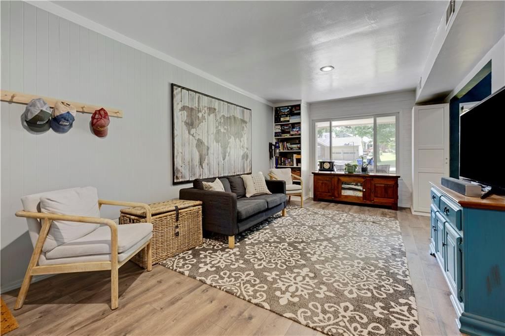 8929 Grandview Drive — photo 14