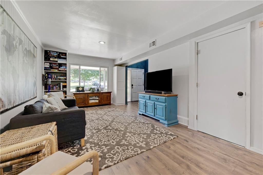 8929 Grandview Drive — photo 16