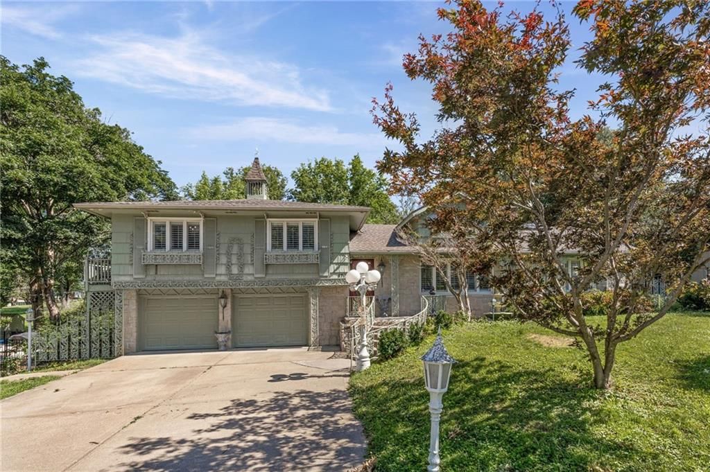 8712 WAVERLY Avenue, Kansas City, KS