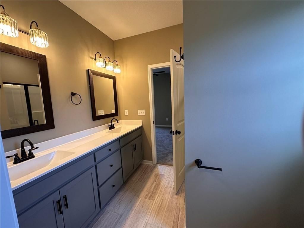1104 S Oak Street — photo 11