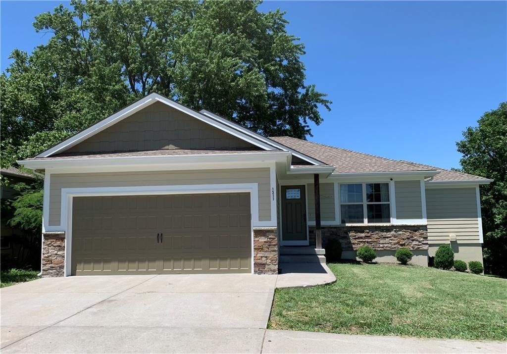 1311 Country Club Drive — photo 1