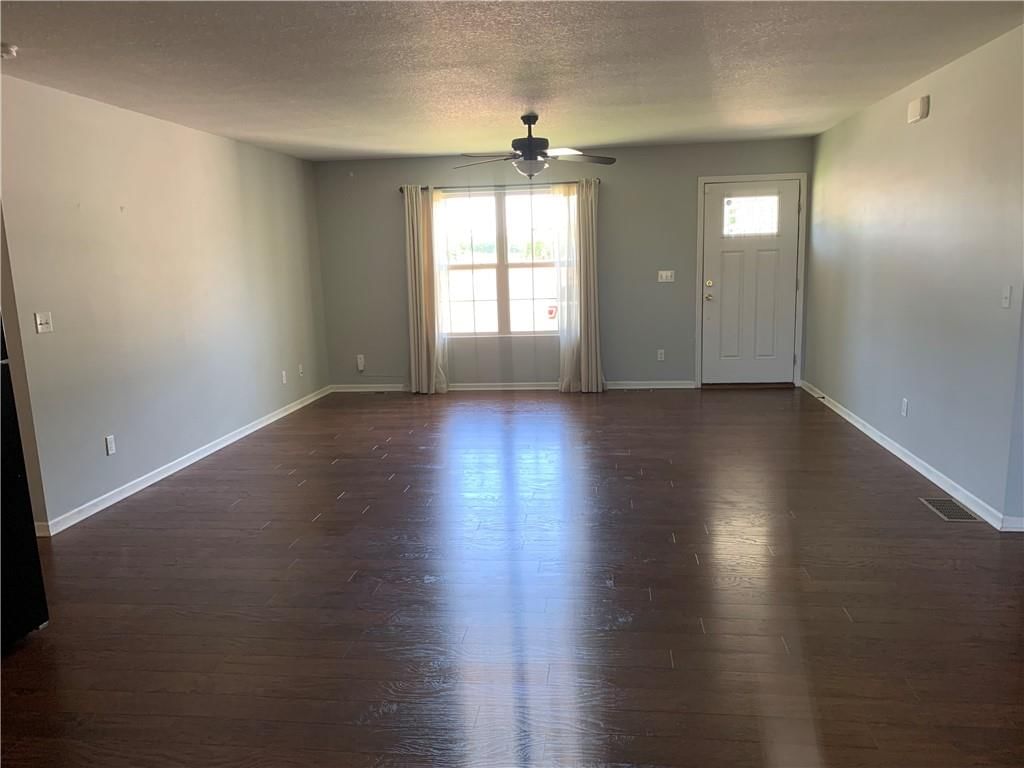 1311 Country Club Drive — photo 2