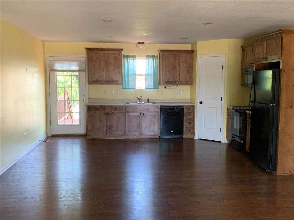 1311 Country Club Drive — photo 3