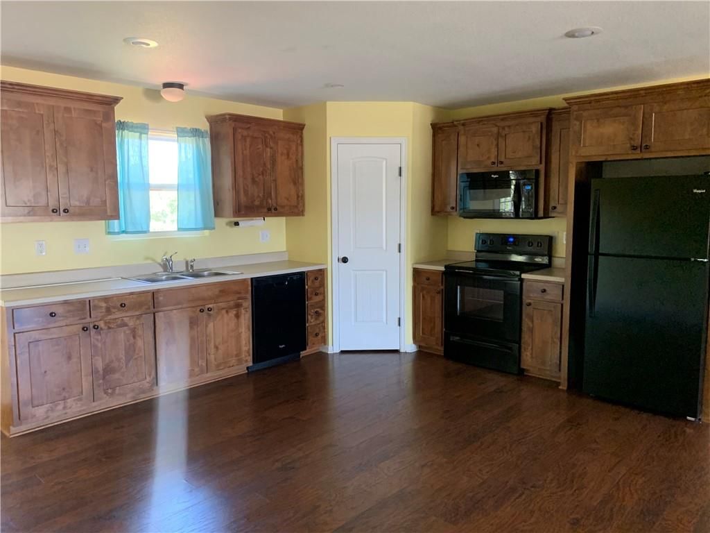 1311 Country Club Drive — photo 4