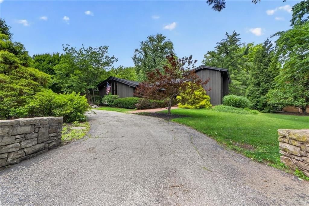 1024 Huntington Road — photo 4