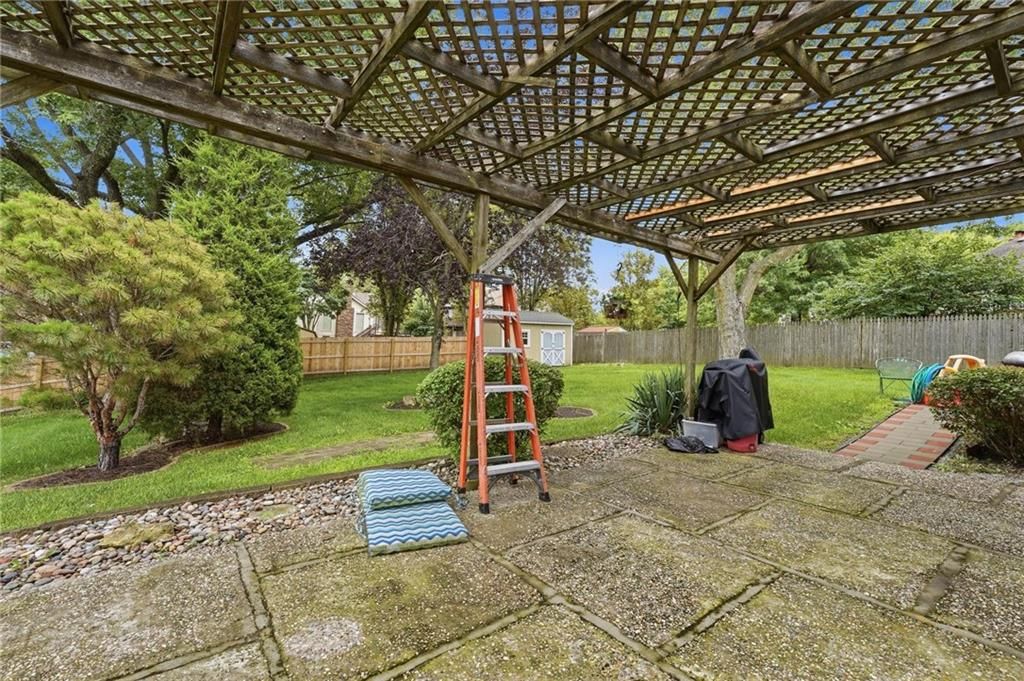 9017 CRESCENT Court — photo 36