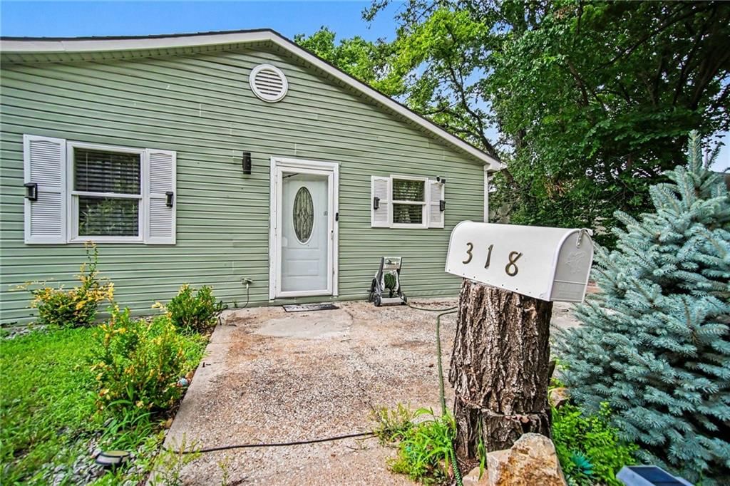 318 S Lynn Street — photo 4
