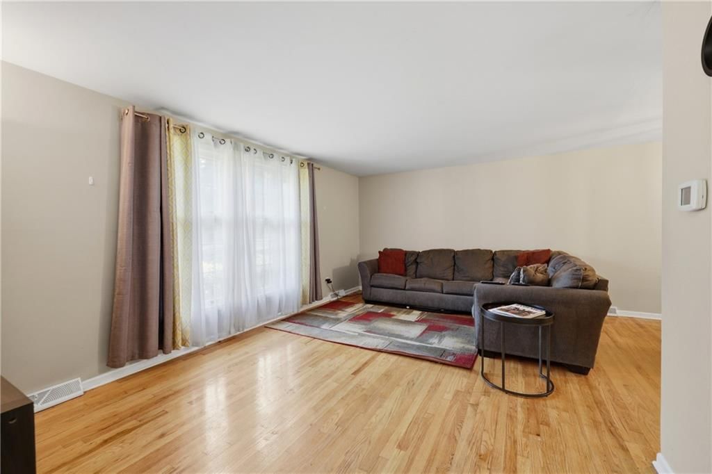 10217 W 91st Street — photo 4