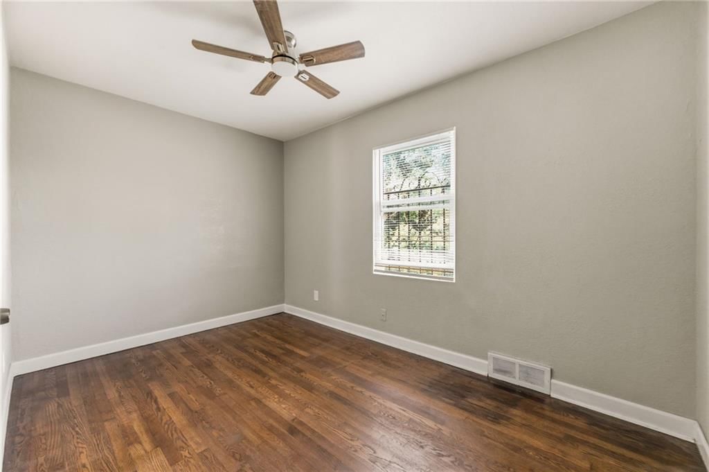 2300 E 55th Street — photo 10