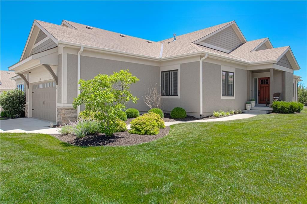 11475 S Waterford Drive, Olathe, KS