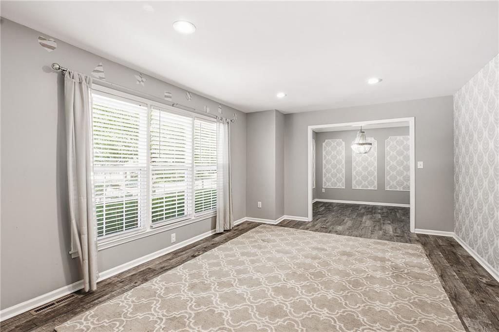 1109 Queens Place — photo 4