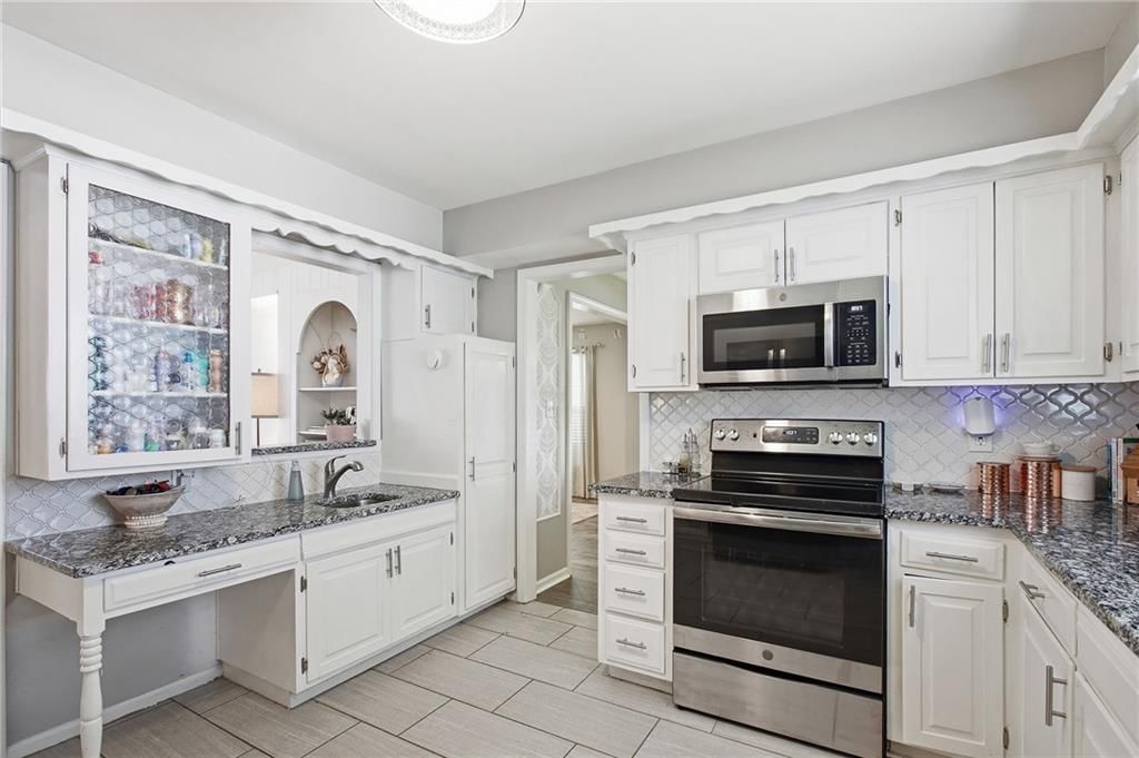 1109 Queens Place — photo 9
