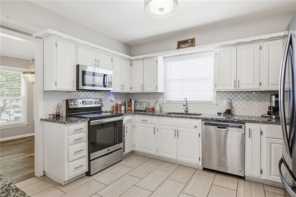 1109 Queens Place — photo 11