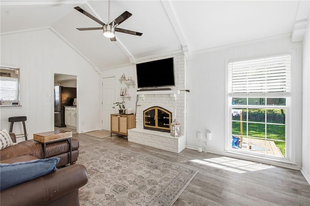1109 Queens Place — photo 12
