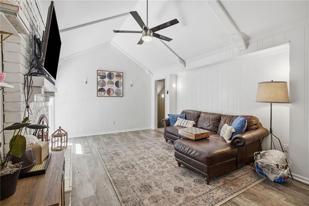 1109 Queens Place — photo 14