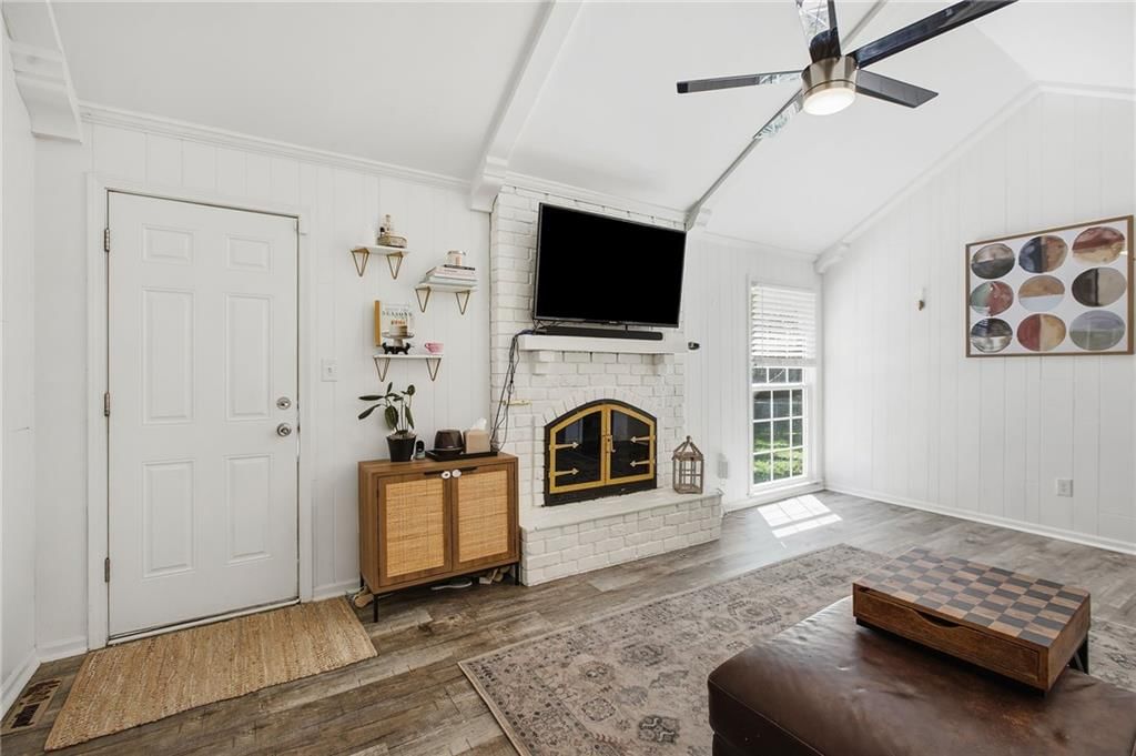 1109 Queens Place — photo 15