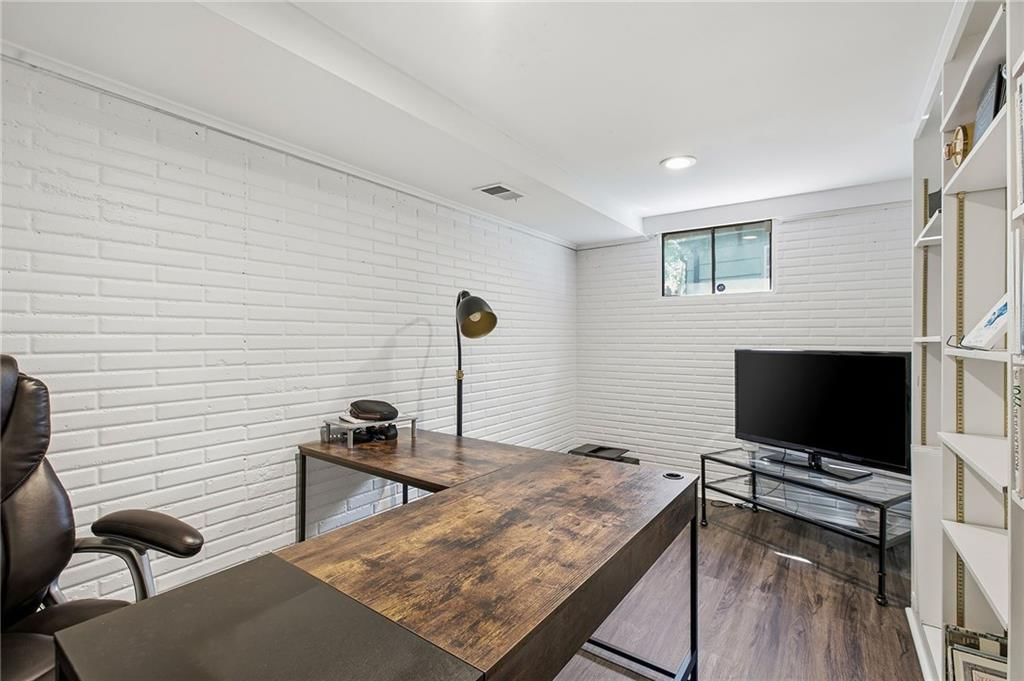 1109 Queens Place — photo 28