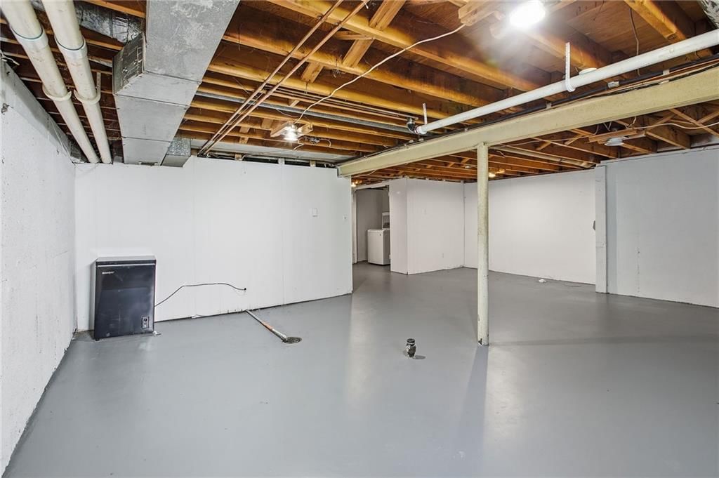 1109 Queens Place — photo 32