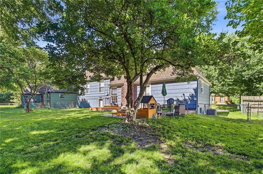 1109 Queens Place — photo 34