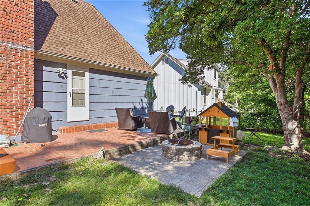 1109 Queens Place — photo 37