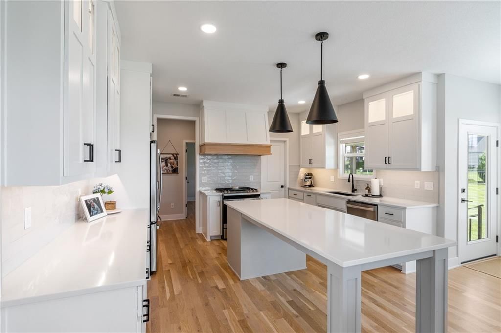 2310 SW Serena Place — photo 3