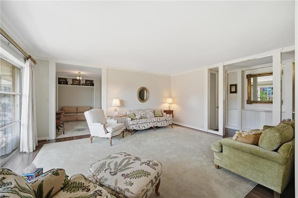 310 W 49th Street — photo 2