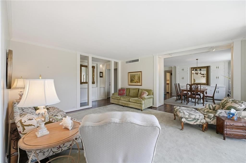 310 W 49th Street — photo 3