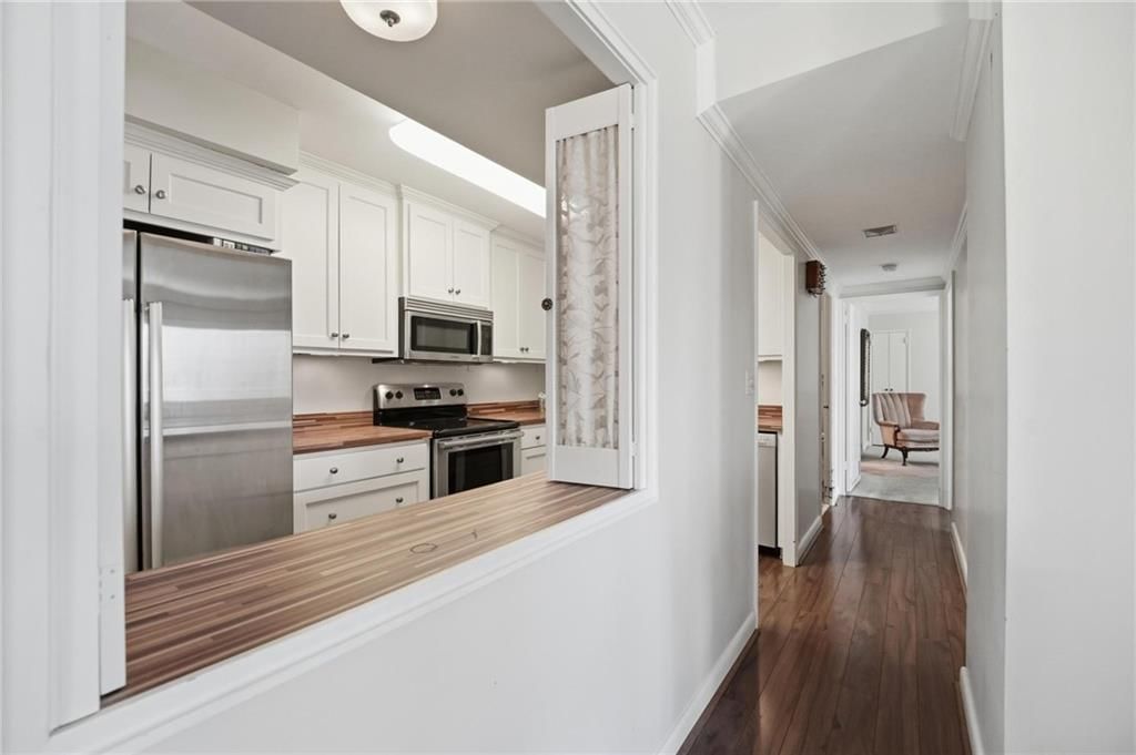 310 W 49th Street — photo 10